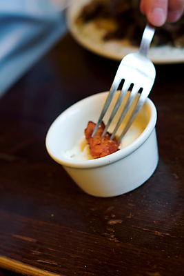 포토 JPG 해외이미지 음식 포크 서브 마늘 동양인 사람없음 숟가락 식사 저녁식사 치킨 흰색 사발 맛 그릴 먹기 크림 향신료 바질 마요네즈 점심식사 아랍어 해외202004 해외포토 식기 컬러 컨셉 채소 모션 주방용품 수저 인종 사기그릇 소스_음식 닭고기요리 향미료 파일형식 이미지허브