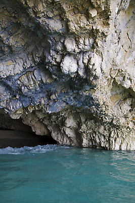 포토 JPG 해외이미지 바다 섬 여행 자연 하늘 휴가 휴식 풍경 사람없음 야외 초록색 물 여름 파란색 관광지 햇빛 뜨거움 투명 지중해 그리스 암초 석회암 이국적 해외202004 해외포토 자연요소 계절 유럽 컬러 컨셉 태양 암석 생태계 파일형식 이미지허브