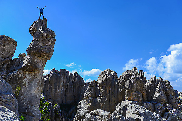 포토 JPG 해외이미지 성공 산 사람없음 평화 절벽 자유 정상 위험 오르기 날카로움 해외202004 해외포토 컨셉 모션 파일형식 이미지허브