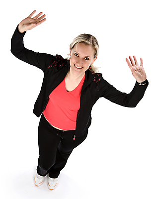 포토 JPG 해외이미지 모델 분홍색 백그라운드 운동화 청소년 한명 사람 성인 빨간색 검은색 기계 기쁨 흰색 고립 해외202004 해외포토 1 감정 컬러 신발 파일형식 이미지허브