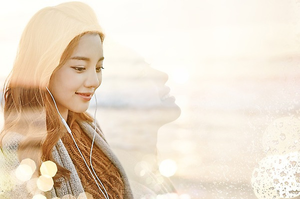 PSD 편집 편집이미지 여자 행복 이어폰 여행 따뜻함 한명 사람 동양인 성인 음악감상 한국인 신비 합성 보케 자아 다중노출 여자만 여자한명만 성인여자만 성인만 이미지편집 1 감정 음향기기 컨셉 촬영기법 인종 감상 파일형식