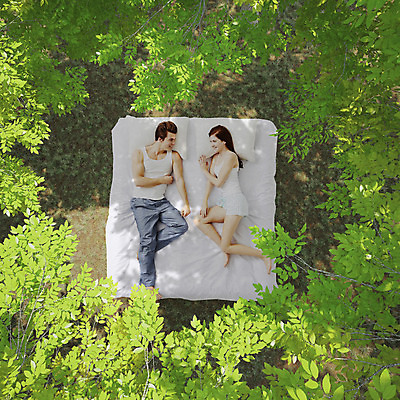 JPG 서양인 외국인 식물 편집 편집이미지 커플 여자 남자 베개 나뭇잎 사람 성인 두명 마주보기 침대 합성 디지털아트 성인만 편집실사 가구 잎 관계 침구 모션 인종 CG 파일형식