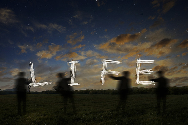 JPG 구름 편집 편집이미지 실루엣 별 밤하늘 하늘 불꽃 사람 여러명 라이프 합성 디지털아트 편집실사 자연요소 다수 불 촬영기법 생활 야간 CG 파일형식