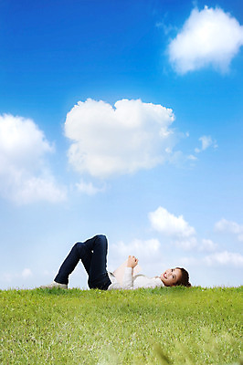 JPG 주간 식물 구름 편집 편집이미지 여자 하늘 휴식 한명 사람 동양인 잔디 성인 야외 눕기 한국인 합성 디지털아트 여자만 여자한명만 성인여자만 성인만 편집실사 자연요소 1 컨셉 모션 인종 CG 파일형식