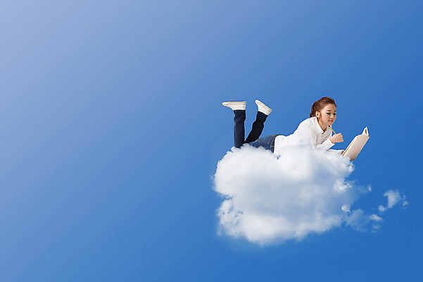 JPG 주간 구름 편집 편집이미지 여자 엎드리기 하늘 한명 사람 동양인 성인 야외 책 독서 한국인 합성 디지털아트 여자만 여자한명만 성인여자만 성인만 편집실사 자연요소 1 모션 인종 CG 파일형식