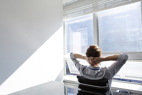 포토 JPG 응시 남자 의자 회사 비즈니스 창문 모션 탁자 휴식 실내 한명 사람 앉기 동양인 정장 손짓 상반신 20대 성인 뒷모습 사무실 한국인 직장인 비즈니스맨 회의실 신입사원 청년만 청년남자만 청년남자한명만 성인남자한명만 국내포토 직업 1 시선 옷 뷰포인트 가구 컨셉 인종 청년 내부 남자만 남자한명만 성인남자만 성인만 파일형식