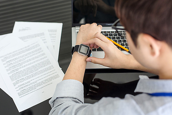 포토 JPG 남자 회사 비즈니스 모션 탁자 실내 한명 사람 앉기 동양인 정장 손짓 상반신 20대 성인 뒷모습 노트북 사무실 펜 한국인 직장인 비즈니스맨 회의실 신입사원 문서 스마트워치 청년만 청년남자만 청년남자한명만 성인남자한명만 국내포토 직업 1 옷 뷰포인트 가구 인종 청년 내부 전자제품 스마트기기 필기구 웨어러블 남자만 남자한명만 성인남자만 성인만 파일형식