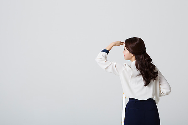 포토 JPG 스튜디오촬영 응시 여자 비즈니스 모션 실내 한명 서기 사람 동양인 정장 손짓 상반신 20대 성인 뒷모습 한국인 관찰 직장인 비즈니스우먼 신입사원 청년만 청년여자만 청년여자한명만 성인여자한명만 국내포토 직업 1 시선 옷 뷰포인트 인종 청년 내부 여자만 여자한명만 성인여자만 성인만 파일형식