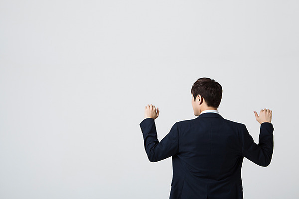 포토 JPG 스튜디오촬영 남자 비즈니스 모션 실내 한명 서기 사람 동양인 정장 손짓 상반신 20대 성인 뒷모습 한국인 잡기 직장인 비즈니스맨 신입사원 찾기 청년만 청년남자만 청년남자한명만 성인남자한명만 국내포토 직업 1 옷 뷰포인트 인종 청년 내부 남자만 남자한명만 성인남자만 성인만 파일형식