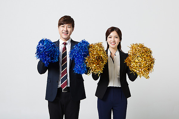 포토 JPG 스튜디오촬영 여자 남자 비즈니스 응원 모션 협력 실내 서기 미소 들기 사람 동양인 정장 상반신 20대 성인 두명 앞모습 한국인 직장인 비즈니스맨 비즈니스우먼 목표 계획 동료 신입사원 응원수술 청년만 성인만 국내포토 직업 옷 뷰포인트 컨셉 관계 표정 인종 청년 내부 응원용품 파일형식