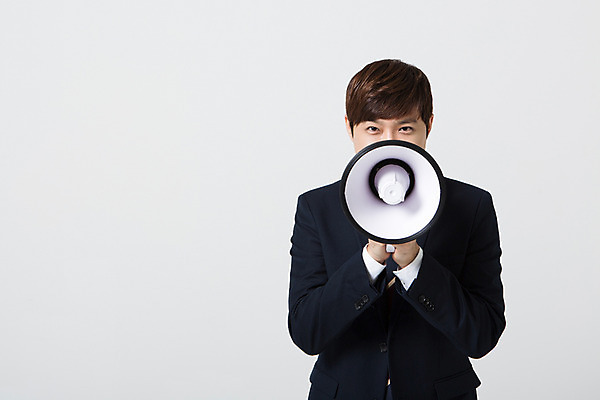 포토 JPG 스튜디오촬영 남자 비즈니스 모션 실내 한명 서기 들기 사람 동양인 정장 상반신 20대 성인 앞모습 확성기 외침 한국인 직장인 비즈니스맨 신입사원 청년만 청년남자만 청년남자한명만 성인남자한명만 국내포토 직업 1 옷 뷰포인트 인종 청년 내부 소리 남자만 남자한명만 성인남자만 성인만 파일형식