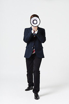 포토 JPG 스튜디오촬영 전신 남자 비즈니스 모션 실내 한명 서기 들기 사람 동양인 정장 20대 성인 앞모습 확성기 외침 한국인 직장인 비즈니스맨 신입사원 청년만 청년남자만 청년남자한명만 성인남자한명만 국내포토 직업 1 옷 뷰포인트 인종 청년 내부 소리 남자만 남자한명만 성인남자만 성인만 파일형식