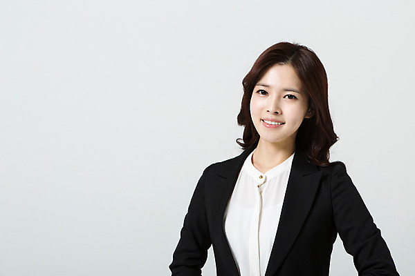 포토 JPG 스튜디오촬영 여자 비즈니스 모션 실내 한명 서기 미소 사람 동양인 정장 상반신 20대 성인 앞모습 한국인 직장인 비즈니스우먼 신입사원 청년만 청년여자만 청년여자한명만 성인여자한명만 국내포토 직업 1 옷 뷰포인트 표정 인종 청년 내부 여자만 여자한명만 성인여자만 성인만 파일형식