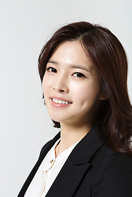 포토 JPG 스튜디오촬영 여자 비즈니스 모션 실내 한명 서기 미소 사람 동양인 정장 상반신 20대 성인 옆모습 한국인 직장인 비즈니스우먼 신입사원 청년만 청년여자만 청년여자한명만 성인여자한명만 국내포토 직업 1 옷 뷰포인트 표정 인종 청년 내부 여자만 여자한명만 성인여자만 성인만 파일형식