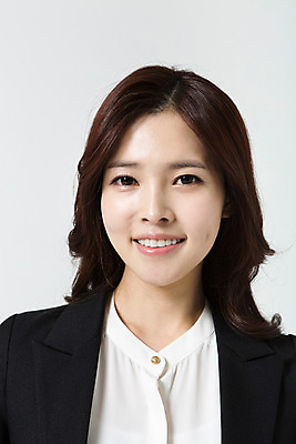 포토 JPG 스튜디오촬영 여자 비즈니스 모션 실내 한명 서기 미소 사람 동양인 정장 상반신 20대 성인 앞모습 한국인 직장인 비즈니스우먼 신입사원 청년만 청년여자만 청년여자한명만 성인여자한명만 국내포토 직업 1 옷 뷰포인트 표정 인종 청년 내부 여자만 여자한명만 성인여자만 성인만 파일형식