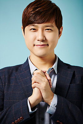 포토 JPG 스튜디오촬영 남자 비즈니스 모션 실내 한명 서기 미소 사람 동양인 정장 손짓 상반신 20대 성인 앞모습 한국인 기도 직장인 비즈니스맨 신입사원 손모으기 청년만 청년남자만 청년남자한명만 성인남자한명만 국내포토 직업 1 옷 뷰포인트 표정 인종 청년 내부 남자만 남자한명만 성인남자만 성인만 파일형식