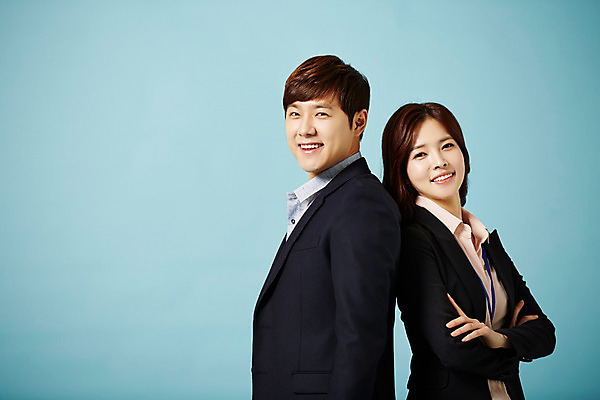 포토 JPG 스튜디오촬영 여자 남자 비즈니스 모션 실내 서기 미소 사람 동양인 정장 상반신 20대 성인 두명 옆모습 팔짱 한국인 등맞대기 직장인 비즈니스맨 비즈니스우먼 동료 신입사원 청년만 성인만 국내포토 직업 옷 뷰포인트 관계 표정 인종 청년 내부 파일형식