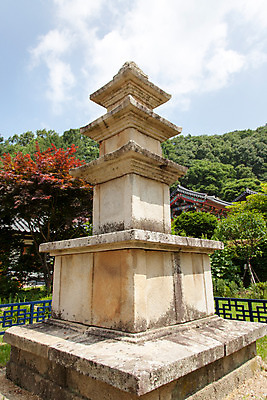 포토 JPG 주간 나무 식물 구름 한국문화 계절 종교 고건축 불교 한국건축 하늘 한국 풍경 사람없음 야외 여름 탑 여름풍경 문화재 사찰 경상북도 과거 부석사 삼층석탑 영주 국내포토 자연요소 동양문화 건축물 건축 아시아 컨셉 종교건축 석탑 경상도 파일형식 여름_계절