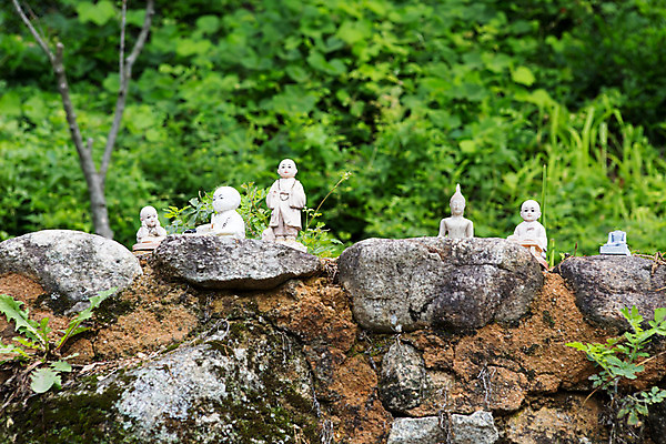 포토 JPG 주간 나무 식물 한국문화 계절 종교 고건축 불교 한국건축 한국 풍경 사람없음 야외 여름 조각상 여름풍경 문화재 돌_바위 바위 사찰 경상북도 과거 부석사 영주 국내포토 자연요소 동양문화 건축물 건축 아시아 컨셉 종교건축 조형물 경상도 파일형식 여름_계절