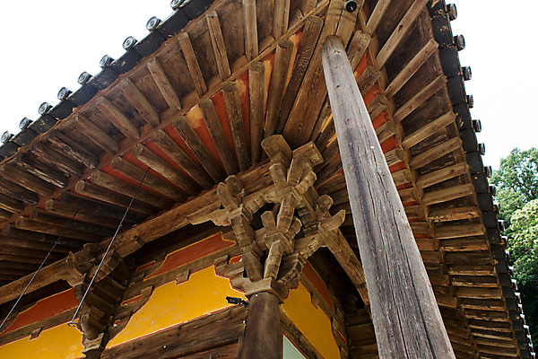 포토 JPG 주간 한국문화 계절 종교 로우앵글 고건축 불교 한국건축 한국 풍경 사람없음 야외 여름 여름풍경 문화재 기둥 사찰 경상북도 과거 부석사 영주 무량수전 국내포토 자연요소 동양문화 건축물 건축 아시아 뷰포인트 컨셉 종교건축 경상도 파일형식 여름_계절