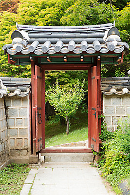 포토 JPG 주간 나무 식물 한국문화 계절 고건축 유적 한국건축 자연 한국 돌담 풍경 사람없음 야외 여름 문 여름풍경 문화재 풀 과거 도산서원 서원 안동 국내포토 자연요소 동양문화 전통 건축물 건축 아시아 컨셉 담장 돌_바위 경상북도 생태계 파일형식 여름_계절