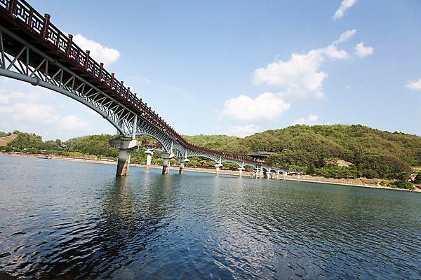 포토 JPG 주간 구름 계절 자연 하늘 한국 풍경 사람없음 야외 여름 강 여름풍경 상쾌 안동 가교 국내포토 자연요소 건축물 감정 아시아 경상북도 생태계 파일형식 여름_계절