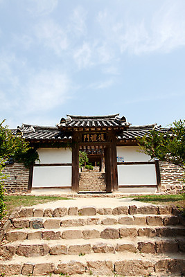 포토 JPG 주간 구름 한국문화 계절 고건축 유적 한국건축 하늘 한국 풍경 사람없음 야외 여름 여름풍경 문화재 과거 돌계단 서원 안동 병산서원 고택 국내포토 자연요소 동양문화 전통 건축물 건축 아시아 컨셉 계단 돌_바위 경상북도 파일형식 여름_계절