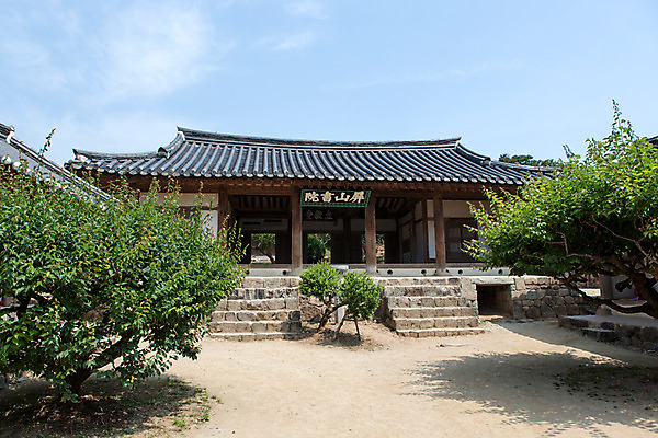 포토 JPG 주간 나무 구름 한국문화 계절 고건축 유적 한국건축 하늘 한국 풍경 사람없음 야외 여름 여름풍경 문화재 풀 과거 돌계단 서원 안동 병산서원 고택 국내포토 자연요소 식물 동양문화 전통 건축물 건축 아시아 컨셉 계단 돌_바위 경상북도 파일형식 여름_계절