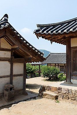 포토 JPG 주간 나무 식물 구름 한국문화 계절 고건축 유적 한국건축 하늘 한국 풍경 사람없음 야외 여름 여름풍경 문화재 과거 서원 안동 병산서원 고택 국내포토 자연요소 동양문화 전통 건축물 건축 아시아 컨셉 경상북도 파일형식 여름_계절