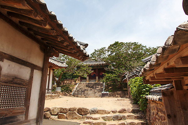 포토 JPG 주간 나무 식물 한국문화 계절 고건축 유적 한국건축 하늘 한국 풍경 사람없음 야외 여름 여름풍경 문화재 과거 서원 안동 병산서원 고택 국내포토 자연요소 동양문화 전통 건축물 건축 아시아 컨셉 경상북도 파일형식 여름_계절