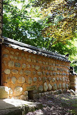 포토 JPG 주간 나무 식물 한국문화 계절 종교 고건축 불교 한국건축 한국 돌담 풍경 사람없음 야외 여름 여름풍경 문화재 사찰 경상남도 과거 합천 해인사 국내포토 자연요소 동양문화 건축물 건축 아시아 컨셉 종교건축 담장 돌_바위 경상도 파일형식 여름_계절