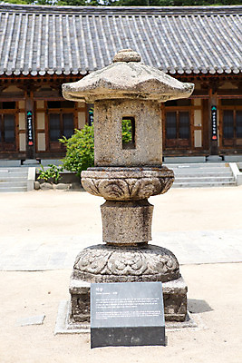 포토 JPG 주간 식물 한국문화 계절 종교 고건축 불교 한국건축 한국 풍경 사람없음 야외 여름 여름풍경 문화재 사찰 풀 경상남도 과거 석등 합천 해인사 국내포토 자연요소 동양문화 건축물 건축 아시아 컨셉 종교건축 경상도 파일형식 여름_계절