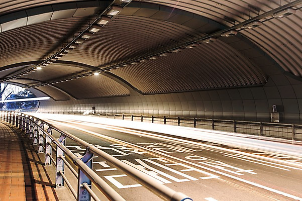 포토 JPG 도로 배경화면 백그라운드 조명 서울 풍경 사람없음 울타리 터널 국내포토 길 교통시설 한국 담장 파일형식