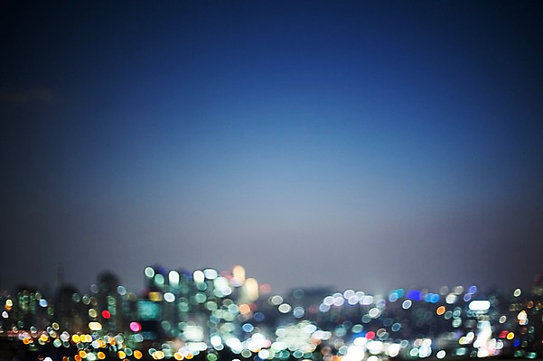 포토 JPG 도로 배경화면 백그라운드 야경 밤하늘 서울 빌딩 사람없음 도시 보케 블러 국내포토 길 교통시설 하늘 한국 건물 야간 파일형식 풍경_경치