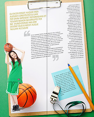 전신 PSD 외국인 템플릿 편집 표지디자인 북디자인 출판디자인 여자 내지 리플렛 스포츠 백그라운드 2단접지 북커버 공 청소년 농구 농구공 한명 서기 웃음 들기 사람 동양인 팜플렛 10대 운동복 운동 볼펜 호루라기 포스트잇 머리위 서류판 여자만 여자한명만 십대만 십대여자만 십대여자한명만 이미지템플릿 1 옷 모션 표정 건강 인종 펜 구기 사무용품 메모지 파일형식