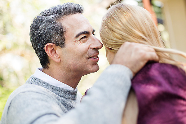 포토 JPG 주간 서양인 외국인 백인 라이프스타일 부부 여자 남자 행복 40대 중년 모션 중년라이프 태국 리조트 휴식 함께함 대화 2014년태국 사랑 미소 사람 앉기 성인 야외 두명 옆모습 뒷모습 로맨틱 귓속말 중년부부 중년만 성인만 국내포토 자연요소 해외기획촬영 커플 감정 아시아 뷰포인트 컨셉 표정 말하기 인종 생활 파일형식