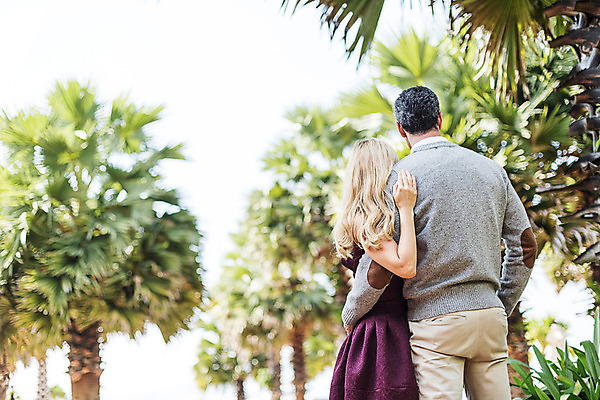 포토 JPG 주간 서양인 외국인 나무 백인 라이프스타일 부부 여자 남자 행복 40대 중년 안기 모션 중년라이프 태국 리조트 휴식 함께함 2014년태국 사랑 서기 사람 상반신 성인 야외 두명 옆모습 뒷모습 로맨틱 중년부부 중년만 성인만 국내포토 자연요소 식물 해외기획촬영 커플 감정 아시아 뷰포인트 컨셉 인종 생활 파일형식