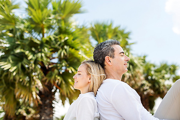 포토 JPG 주간 서양인 외국인 백인 라이프스타일 부부 여자 남자 여유 40대 중년 모션 중년라이프 태국 휴식 함께함 2014년태국 미소 사람 앉기 상반신 성인 해변 야외 두명 옆모습 눈감음 기댐 로맨틱 등맞대기 중년부부 중년만 성인만 국내포토 자연요소 해외기획촬영 커플 감정 아시아 바다 뷰포인트 컨셉 표정 인종 생활 파일형식