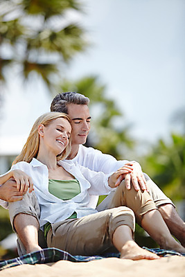 포토 JPG 주간 전신 서양인 외국인 백인 라이프스타일 부부 여자 남자 여유 40대 중년 모션 중년라이프 태국 어깨동무 휴식 함께함 2014년태국 미소 사람 앉기 손짓 성인 해변 야외 두명 앞모습 눈감음 손잡기 기댐 로맨틱 중년부부 중년만 성인만 국내포토 자연요소 해외기획촬영 커플 감정 아시아 바다 뷰포인트 포즈 컨셉 표정 인종 생활 파일형식