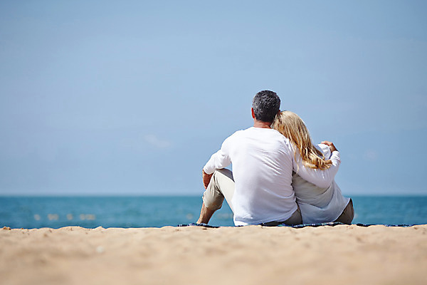 포토 JPG 주간 서양인 외국인 백인 라이프스타일 부부 여자 남자 여유 바다 40대 중년 모션 중년라이프 태국 하늘 어깨동무 휴식 함께함 2014년태국 사람 앉기 상반신 성인 해변 야외 두명 뒷모습 기댐 로맨틱 중년부부 중년만 성인만 국내포토 자연요소 해외기획촬영 커플 감정 아시아 뷰포인트 포즈 컨셉 인종 생활 파일형식