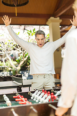 포토 JPG 주간 서양인 외국인 백인 라이프스타일 남자 행복 40대 중년 모션 중년라이프 태국 놀이 팔벌리기 리조트 함께함 2014년태국 한명 서기 사람 상반신 성인 야외 앞모습 기쁨 우승 성인남자한명만 중년만 중년남자만 중년남자한명만 국내포토 자연요소 해외기획촬영 1 감정 아시아 뷰포인트 컨셉 인종 생활 최고 남자만 남자한명만 성인남자만 성인만 파일형식