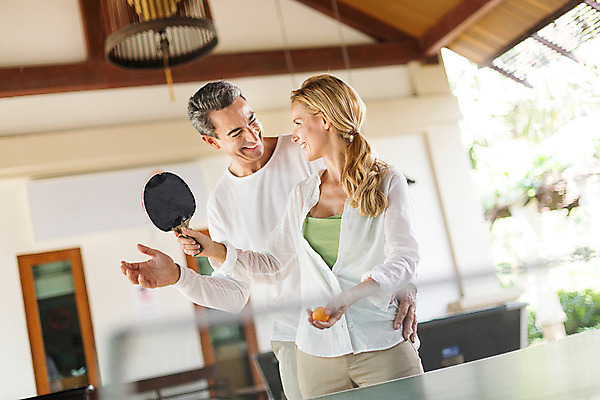 포토 JPG 주간 서양인 외국인 백인 라이프스타일 부부 여자 남자 행복 스포츠 40대 중년 모션 중년라이프 태국 리조트 함께함 실내 2014년태국 서기 미소 들기 사람 상반신 성인 두명 앞모습 로맨틱 게임 탁구채 가르침 탁구 중년부부 탁구공 중년만 성인만 국내포토 자연요소 해외기획촬영 커플 교육 감정 아시아 뷰포인트 컨셉 공 놀이 표정 인종 내부 생활 구기 라켓 탁구용품 파일형식