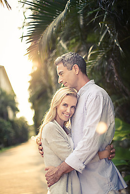 포토 JPG 주간 서양인 외국인 나무 식물 백인 라이프스타일 부부 여자 남자 행복 40대 중년 허리손 안기 모션 중년라이프 태국 함께함 2014년태국 사랑 서기 미소 사람 상반신 성인 야외 두명 옆모습 햇빛 노을 로맨틱 중년부부 중년만 성인만 국내포토 자연요소 해외기획촬영 커플 감정 아시아 뷰포인트 포즈 컨셉 표정 인종 생활 태양 파일형식