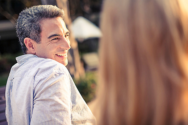 포토 JPG 주간 서양인 외국인 백인 라이프스타일 부부 여자 남자 행복 40대 중년 모션 중년라이프 태국 리조트 휴식 함께함 2014년태국 사랑 미소 사람 앉기 상반신 성인 야외 두명 옆모습 뒷모습 로맨틱 중년부부 중년만 성인만 국내포토 자연요소 해외기획촬영 커플 감정 아시아 뷰포인트 컨셉 표정 인종 생활 파일형식