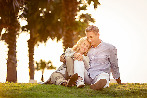 포토 JPG 주간 전신 서양인 외국인 나무 식물 백인 라이프스타일 부부 여자 남자 행복 40대 중년 모션 중년라이프 태국 리조트 휴식 함께함 2014년태국 사랑 미소 사람 앉기 잔디 성인 야외 두명 앞모습 노을 기댐 로맨틱 중년부부 중년만 성인만 국내포토 자연요소 해외기획촬영 커플 감정 아시아 뷰포인트 컨셉 표정 인종 생활 파일형식