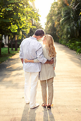 포토 JPG 주간 전신 서양인 외국인 백인 라이프스타일 부부 여자 남자 행복 40대 중년 허리손 모션 중년라이프 태국 함께함 2014년태국 사랑 서기 사람 성인 야외 두명 뒷모습 노을 로맨틱 중년부부 중년만 성인만 국내포토 자연요소 해외기획촬영 커플 감정 아시아 뷰포인트 포즈 컨셉 인종 생활 파일형식