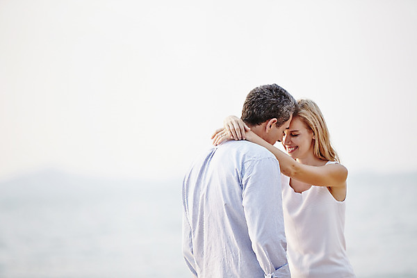 포토 JPG 주간 서양인 외국인 백인 라이프스타일 부부 여자 남자 여유 40대 중년 모션 중년라이프 태국 하늘 함께함 2014년태국 서기 미소 사람 상반신 성인 해변 야외 두명 옆모습 손들기 마주보기 로맨틱 중년부부 중년만 성인만 국내포토 자연요소 해외기획촬영 커플 감정 아시아 바다 뷰포인트 컨셉 표정 인종 생활 파일형식