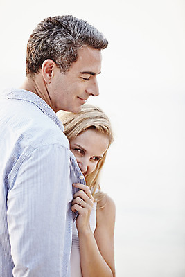 포토 JPG 주간 서양인 외국인 백인 라이프스타일 부부 여자 남자 여유 40대 중년 안기 모션 중년라이프 태국 함께함 2014년태국 서기 미소 사람 상반신 성인 해변 야외 두명 옆모습 로맨틱 중년부부 중년만 성인만 국내포토 자연요소 해외기획촬영 커플 감정 아시아 바다 뷰포인트 컨셉 표정 인종 생활 파일형식