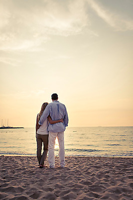 포토 JPG 주간 전신 서양인 외국인 백인 라이프스타일 부부 여자 남자 여유 바다 40대 중년 허리손 모션 중년라이프 태국 하늘 함께함 2014년태국 서기 사람 성인 해변 야외 두명 뒷모습 노을 로맨틱 중년부부 중년만 성인만 국내포토 자연요소 해외기획촬영 커플 감정 아시아 뷰포인트 포즈 컨셉 인종 생활 파일형식