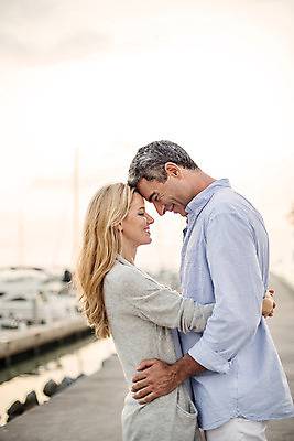 포토 JPG 주간 서양인 외국인 백인 라이프스타일 부부 여자 남자 여유 40대 중년 허리손 모션 중년라이프 태국 함께함 2014년태국 서기 미소 사람 상반신 성인 야외 두명 옆모습 마주보기 항구 로맨틱 중년부부 중년만 성인만 국내포토 자연요소 해외기획촬영 커플 감정 아시아 뷰포인트 포즈 컨셉 교통시설 표정 인종 생활 파일형식